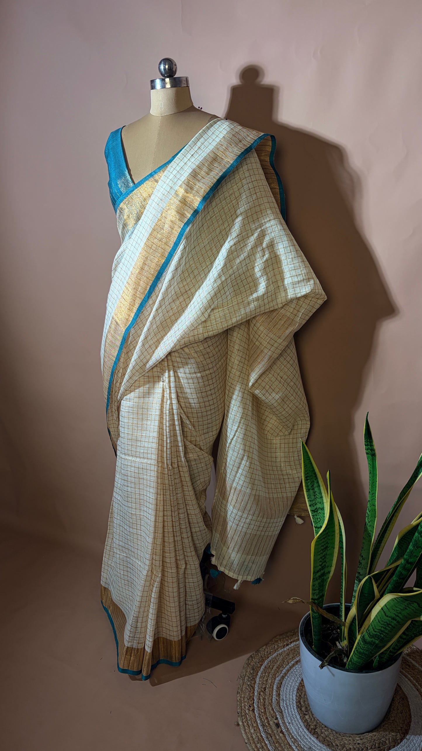 Linen Golden Check saree (KL 010)