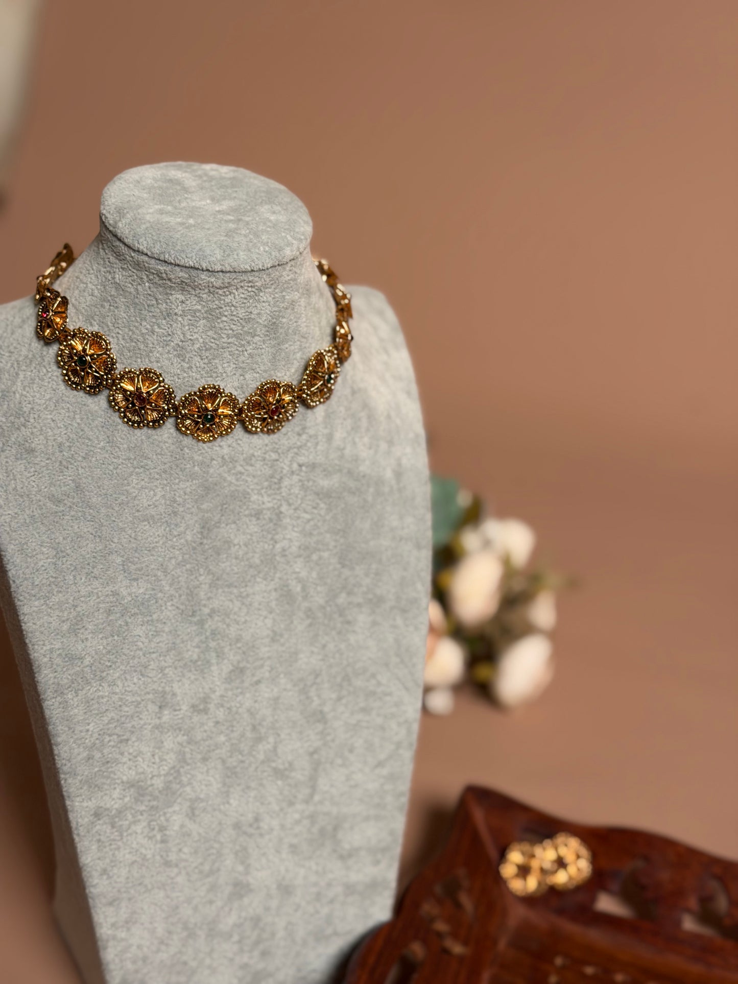 Multiple floral chocker KLJ12