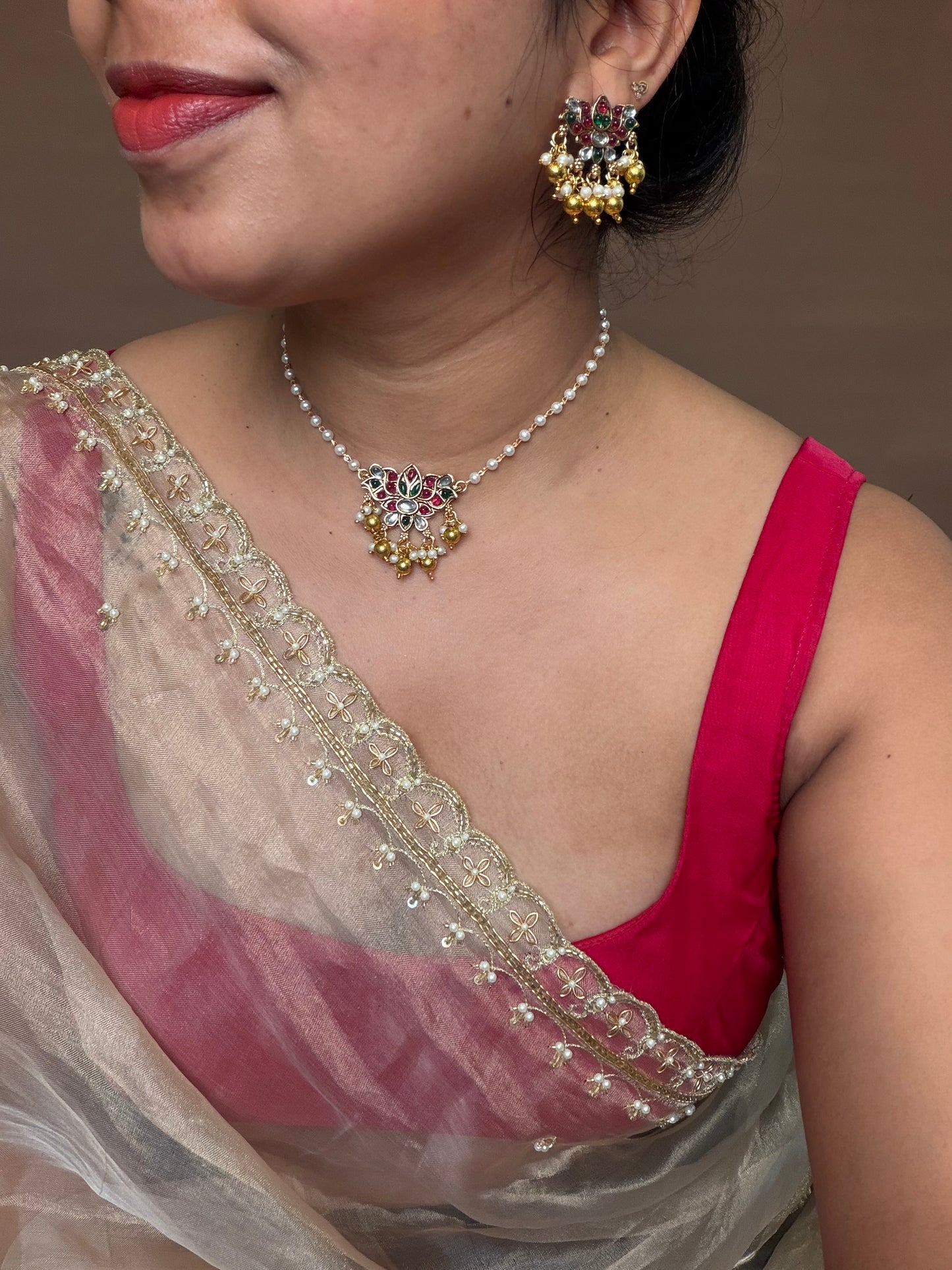 Pearl chain with lotus pendant KLJ 17