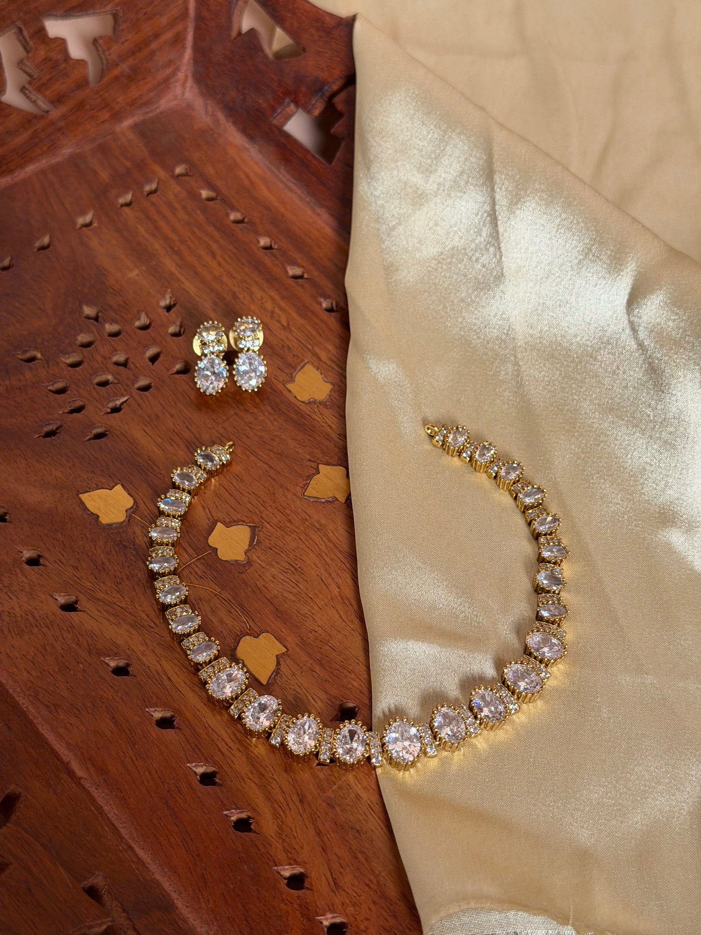 Premium white stone necklace KLJ26